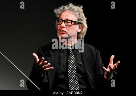 BFI Southbank, Londra, Regno Unito. Il 25 novembre 2019. Dexter Fletcher sul palco a Mark Kermode in 3D. . Foto di Julie Edwards./Alamy Live News Foto Stock