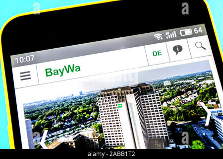 Berdyansk, Ucraina - 18 Aprile 2019: Editoriale illustrativa di BayWa website homepage. BayWa logo visibile sullo schermo del telefono. Foto Stock