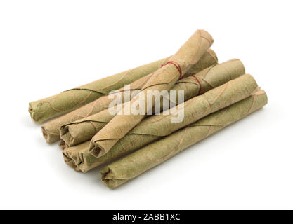 Gruppo di tabacco-free herbal sigarette isolato su bianco Foto Stock