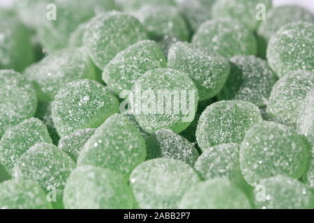 Molti dolci verdi bonbons di eucalipto Foto Stock