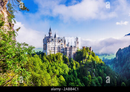 Il Castello di Neuschwanstein (Schloss Neuschwanstein) a Fussen, Germania. Foto Stock