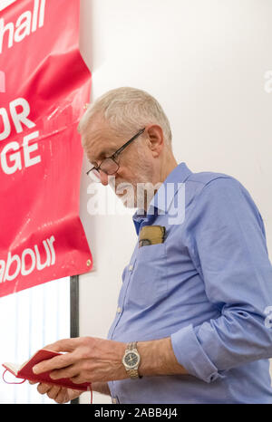 Leader laburista Jeremy Corbyn in corrispondenza del partito laburista campaign rally in Broxtowe, Nottingham Foto Stock