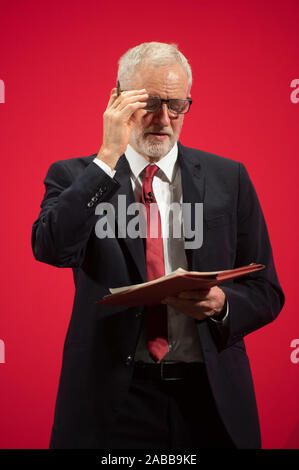 Leader del partito laburista Jeremy Corbyn al lancio del partito laburista razza e fede manifesto presso il Bernie Grant Arts Centre di Londra Nord. Foto Stock