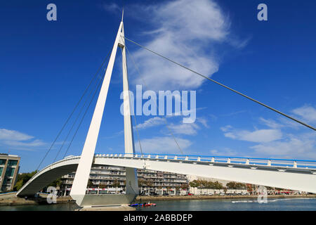 Ponte pedonale, commercio bacino, Le Havre, Normandia, Francia Foto Stock