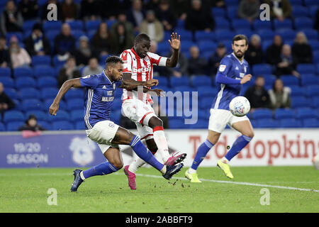 Cardiff, Regno Unito. 26 Nov, 2019. Leandro Bacuna di Cardiff City durante il cielo EFL scommessa match del campionato tra Cardiff City e Stoke City a Cardiff City Stadium di Cardiff, Galles. Foto di Dave Peters. Solo uso editoriale, è richiesta una licenza per uso commerciale. Nessun uso in scommesse, giochi o un singolo giocatore/club/league pubblicazioni. Credit: UK Sports Pics Ltd/Alamy Live News Foto Stock