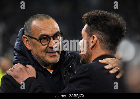 Maurizio Sarri, head coach della Juventus FC e Diego Pablo Simeone, headcoach Atletico Madrid durante la UEFA Champions League football match tra Juventus e Atletico Madrid presso lo stadio Allianz il 26 novembre, 2019 a Torino, Italia. Foto Stock
