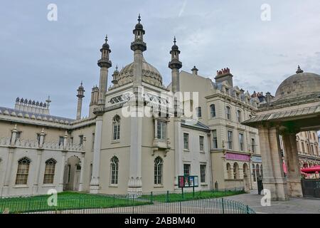 BRIGHTON, Regno Unito -28 SEP 2019- Vista del landmark Brighton Museo e Galleria d'Arte di Brighton, Inghilterra. Foto Stock