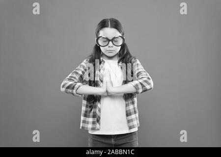 Occhiali e lenti per la protezione degli occhi, per migliorare la salute  visiva delle persone, per poter vedere da lontano e vicino. Occhiali  firmati t Foto stock - Alamy