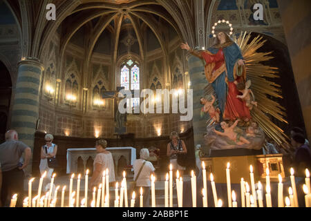 La chiesa gotica di Sant'Andrea Apostolo (chiesa di Sant'Andrea Apostolo) nel centro storico di Spello, Umbria, Italia. 21 agosto 2019 © Wojciech Strozyk / Foto Stock