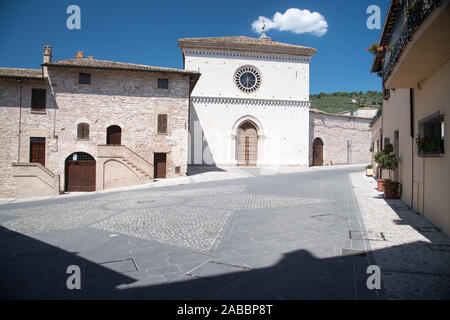 Monastero delle Clarisse di Vallegloria nel centro storico di Spello, Umbria, Italia. 21 agosto 2019 © Wojciech Strozyk / Alamy Stock Photo Foto Stock