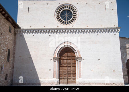 Monastero delle Clarisse di Vallegloria nel centro storico di Spello, Umbria, Italia. 21 agosto 2019 © Wojciech Strozyk / Alamy Stock Photo Foto Stock