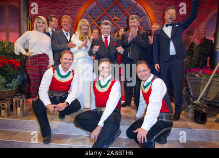 Offenburg, Germania. 26 Nov, 2019. Offenburg, Germania - 26 Novembre 2019: Aufzeichnung der SWR TV Show 'Weihnachten mit Andy Borg' (Sendedatum 07. und 24.12. 2019) mit Semino Rossi, Johannes Kalpers, Laganas, Die jungen Aurine (DIE JUZI), Tom Gaebel, Beatrice Egli, Roberto, Blanco, Oes | Utilizzo di credito in tutto il mondo: dpa/Alamy Live News Foto Stock
