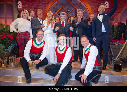 Offenburg, Germania. 26 Nov, 2019. Offenburg, Germania - 26 Novembre 2019: Aufzeichnung der SWR TV Show 'Weihnachten mit Andy Borg' (Sendedatum 07. und 24.12. 2019) mit Semino Rossi, Johannes Kalpers, Laganas, Die jungen Aurine (DIE JUZI), Tom Gaebel, Beatrice Egli, Roberto, Blanco, Oes | Utilizzo di credito in tutto il mondo: dpa/Alamy Live News Foto Stock