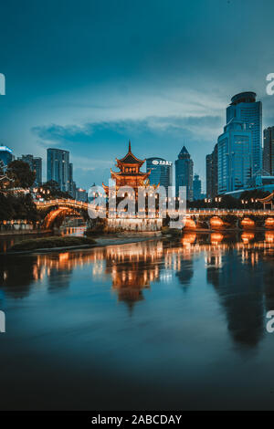 Jia Xiu Pavilion a livello locale un luogo di attrazione turistica, termina la sua ristrutturazione e attirare l'attenzione dovuta alla sua bellezza nella città di Guiyang, southwest ch Foto Stock