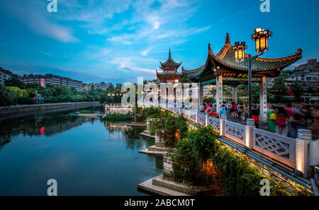 Jia Xiu Pavilion a livello locale un luogo di attrazione turistica, termina la sua ristrutturazione e attirare l'attenzione dovuta alla sua bellezza nella città di Guiyang, southwest ch Foto Stock