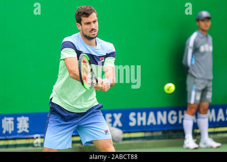 Argentina di giocatore di tennis professionista Guido Pella compete contro Australian giocatore di tennis professionista John Millman durante il primo round del 2019 Ro Foto Stock