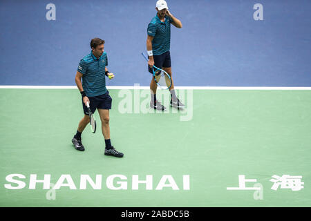 Nicolas MAHUT di Francia e Edouard Roger-Vasselin della Francia di competere contro Marcelo Melo del Brasile e Łukasz Kubo della Polonia in semifinale di uomini" Foto Stock