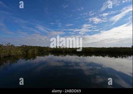 Inverno cloudscape oltre Anhinga Trail nel parco nazionale delle Everglades, Florida. Foto Stock