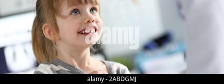 Allegro kid a medici appuntamento Foto Stock