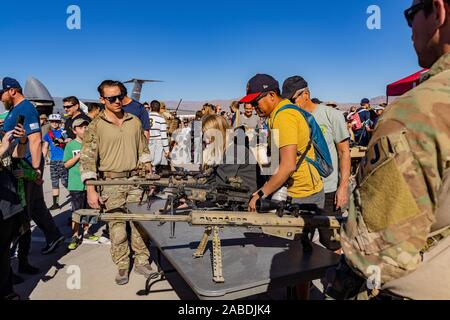 Las Vegas, NOV 17: US Army effettuare la dimostrazione di pistola nella USAF Air show alla Nellis Air Force Base il Nov 17, 2019 a Las Vegas, Nevada Foto Stock