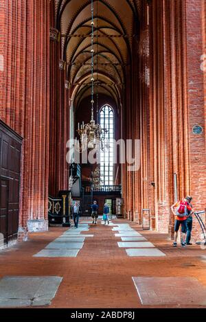 Wismar, Germania - 2 Agosto 2019: la chiesa di San Nicola vista interna Foto Stock