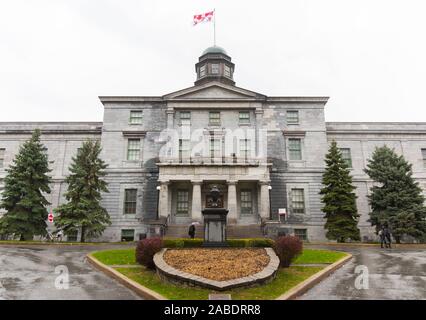 2019. Presso la McGill University Arts edificio (centro di Montreal, Quebec, Canada). Università di ricerca, chiamato dopo James McGill. Bella shot. Foto Stock