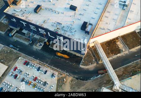 Birdview della Tesla Gigafactory in costruzione presso il pilota Lin-Gang Zona di libero scambio in Cina a Shanghai, 18 ottobre 2019. Foto Stock