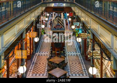 Adelaide, Australia - 10 Novembre 2017: le decorazioni di Natale presso Adelaide Arcade Foto Stock