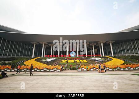 Immagine dell'ingresso del centro espositivo per la seconda China International Import Expo (CIIE) in Cina a Shanghai, 29 ottobre 2019. Foto Stock