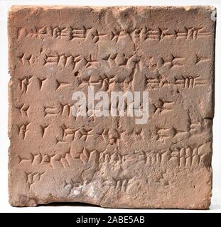 6521. Mattone di Clay inscritto in lettere cuneiformi prizing re Shalmaneser, re di Assiria. Dalla ziggurat di Kalhu, Mesopotamia. Foto Stock