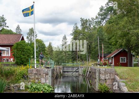 22 luglio 2019, Svezia, Håverud: un valore di bloccaggio si apre una serratura porta sul Dalsland Canal. Foto: Stephan Schulz/dpa-Zentralbild/ZB Foto Stock