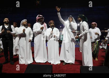 26 novembre 2019: oha, in Qatar. Il 25 novembre 2019. La ventiquattresima edizione del Golfo Arabico Cup inizia Al Khalifa International Stadium di capitale del Qatar Doha. Amir lo Sceicco Tamim Bin Hamad Al Thani ha aperto la XXIV edizione del Golfo Arabico Cup, cui ha partecipato anche il Amir della madre e da eminenti funzionari del paese. L'Iraq, Yemen, gli Emirati arabi uniti, Kuwait, Arabia saudita, Bahrein, Oman, hanno inviato i loro team per l'evento regionale, che è ospitato dal Qatar per la quarta volta. La partita di apertura tra il Qatar e l Iraq si è conclusa con la vittoria del team iracheno (credito Im Foto Stock