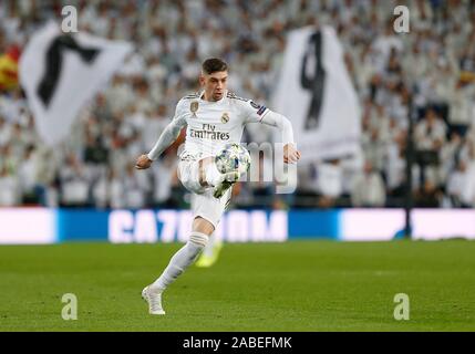 Real Madrid CF la Fede Valverde visto in azione durante la UEFA Champions League, tra Real Madrid e Parigi Saint Germain a Santiago Bernabeu Stadium in Madrid.(punteggio finale; Real Madrid 2:2 Paris Saint Germain) Foto Stock