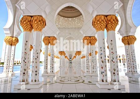 Parole chiave: moschea, Abu Dhabi Grand, Sheikh Zayed, musulmane arabe, Emirates, UAE, islamica, bianco, preghiera, uniti, architettura, l'Islam, religione, landma Foto Stock