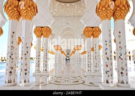 Parole chiave: moschea, Abu Dhabi Grand, Sheikh Zayed, musulmane arabe, Emirates, UAE, islamica, bianco, preghiera, uniti, architettura, l'Islam, religione, landma Foto Stock