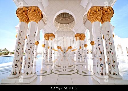 Parole chiave: moschea, Abu Dhabi Grand, Sheikh Zayed, musulmane arabe, Emirates, UAE, islamica, bianco, preghiera, uniti, architettura, l'Islam, religione, landma Foto Stock
