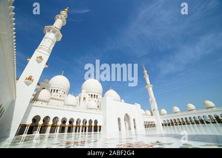 Parole chiave: moschea, Abu Dhabi Grand, Sheikh Zayed, musulmane arabe, Emirates, UAE, islamica, bianco, preghiera, uniti, architettura, l'Islam, religione, landma Foto Stock
