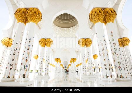 Parole chiave: moschea, Abu Dhabi Grand, Sheikh Zayed, musulmane arabe, Emirates, UAE, islamica, bianco, preghiera, uniti, architettura, l'Islam, religione, landma Foto Stock