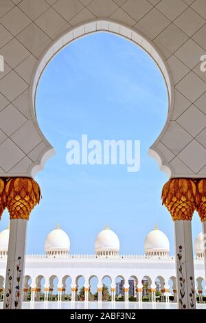 Parole chiave: moschea, Abu Dhabi Grand, Sheikh Zayed, musulmane arabe, Emirates, UAE, islamica, bianco, preghiera, uniti, architettura, l'Islam, religione, landma Foto Stock