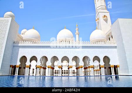 Parole chiave: moschea, Abu Dhabi Grand, Sheikh Zayed, musulmane arabe, Emirates, UAE, islamica, bianco, preghiera, uniti, architettura, l'Islam, religione, landma Foto Stock