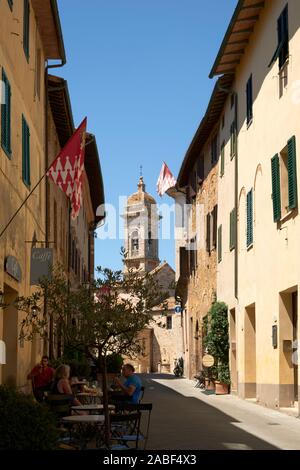 La chiesa collegiata di San Quirico d'Orcia architettura in Val d'Orcia Toscana Italia Europa Foto Stock