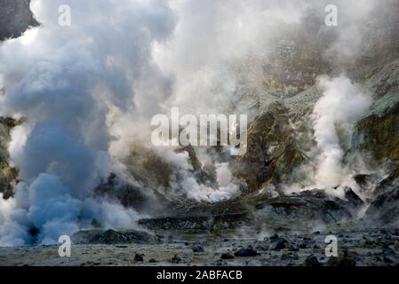 Il fumo le fumarole, White Island Volcano, Nuova Zelanda Foto Stock