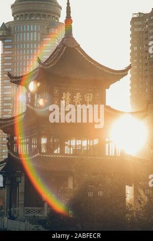 Jia Xiu Pavilion a livello locale un luogo di attrazione turistica, termina la sua ristrutturazione e attirare l'attenzione dovuta alla sua bellezza nella città di Guiyang, southwest ch Foto Stock