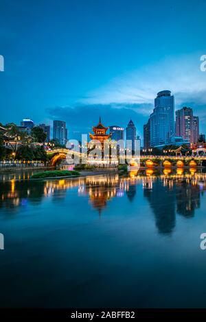Jia Xiu Pavilion a livello locale un luogo di attrazione turistica, termina la sua ristrutturazione e attirare l'attenzione dovuta alla sua bellezza nella città di Guiyang, southwest ch Foto Stock