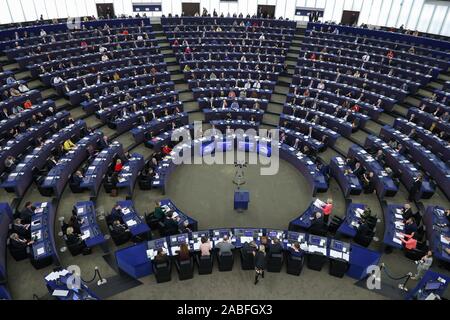 Strasburgo, Francia. 27 Nov, 2019. Il Parlamento europeo tiene una sessione plenaria presso la sua sede a Strasburgo, Francia, nov. 27, 2019. Il Parlamento europeo è dovuta alla votazione del nuovo Collegio di Commissari più tardi Mercoledì. Credito: Zhang Cheng/Xinhua/Alamy Live News Foto Stock