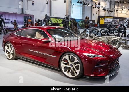 Essen, Germania. Il 27 novembre 2019. Crazy Cars e progettazione di automobili a Essen Motor Show 2019. Nella foto: Italdesign DaVinci presente a quattro posti Gran Turismo dotato di un motore elettrico. Europe fiera leader per veicoli sportivi ha luogo dal 30 novembre (giorno di anteprima: 29 novembre) al 8 dicembre e si aspetta di attirare 300.000 visitatori con più di 500 espositori. Foto Stock