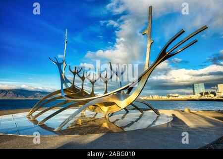 Solfar Suncraft statua a Reykjavik, Islanda Foto Stock