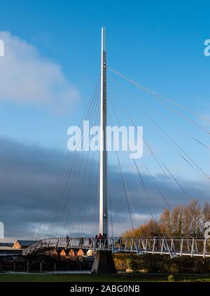 La mattina presto, Christchurch Bridge, completata nel 2015, Caversham Reading, Berkshire, Inghilterra, Regno Unito, GB. Foto Stock