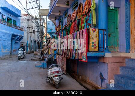 Jodhpur, Rajasthan, India; 24-Feb-2019; negozio di strada nella città blu Foto Stock