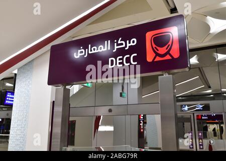 Doha, Qatar - Nov 20. 2019. L'interno della stazione della metropolitana DECC Foto Stock